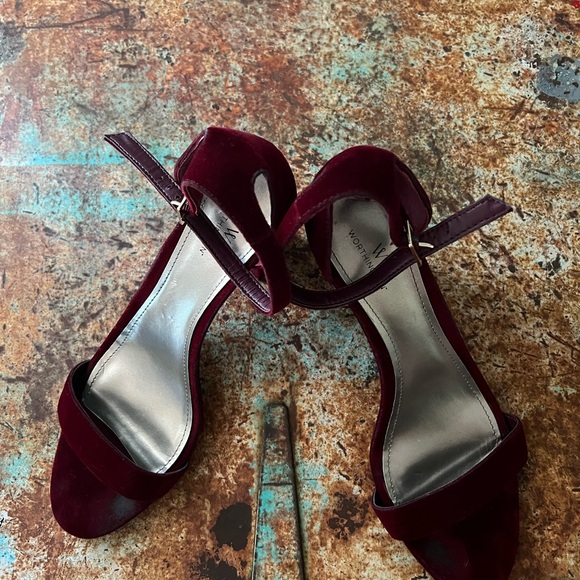 Size 12 Velvet Maroon Block Heels - Picture 3 of 6